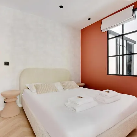 Eclectic - 2br-6p - Pl Republique * Paris