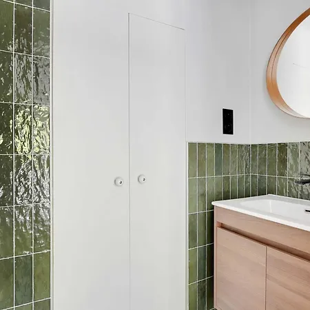 Eclectic - 2br-6p - Pl Republique